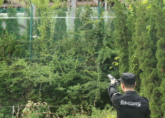 Taschenlampen-Anti-Drohnen-Störsender bis zu 300 Meter mit 1000 lm starker Beleuchtung